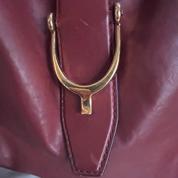 ❤️🔥GUCCI❤️🔥 HOBOS DARK BURGUNDY COLOR SHOULDER OR HAND BAG. - Picture 5 of 16